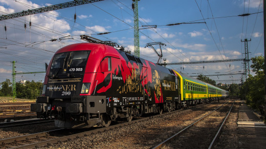 913916 (a): :2048x1144